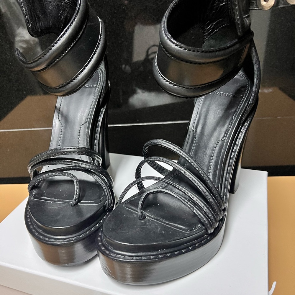 Givenchy Platform Sandal - Excellent condition